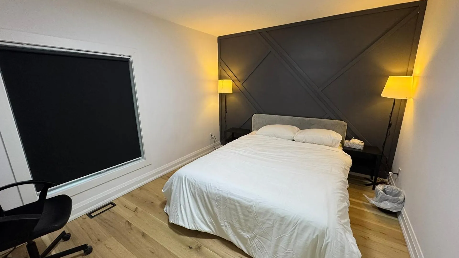 Spacious Room2, Airport, Free Pkg, Sep Entrance, New Renovation, Shared Bathroom Toronto