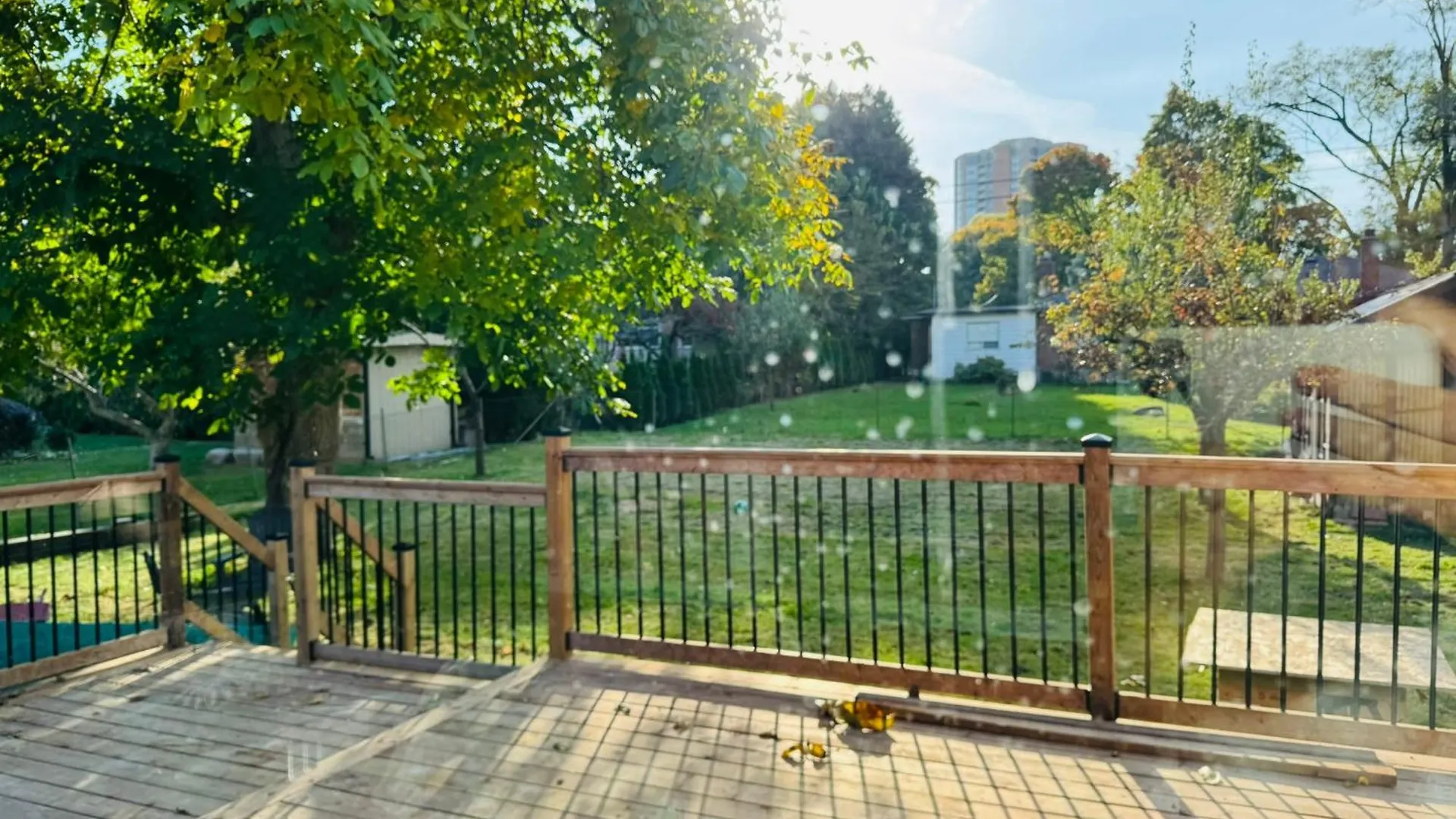 Apartment Spacious Room2, Airport, Free Pkg, Sep Entrance, New Renovation, Shared Bathroom Toronto Canada