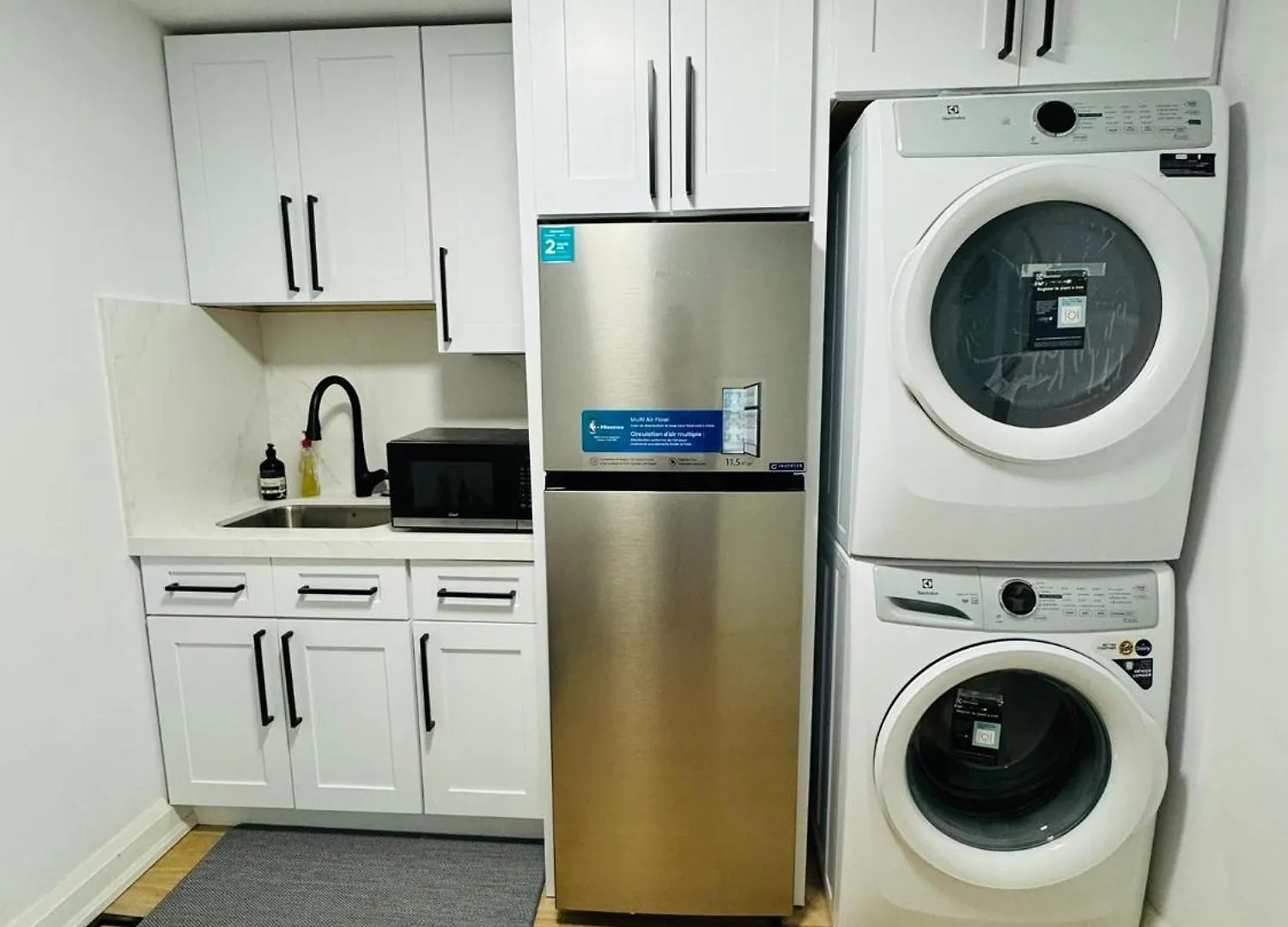 Spacious Room2, Airport, Free Pkg, Sep Entrance, New Renovation, Shared Bathroom Toronto